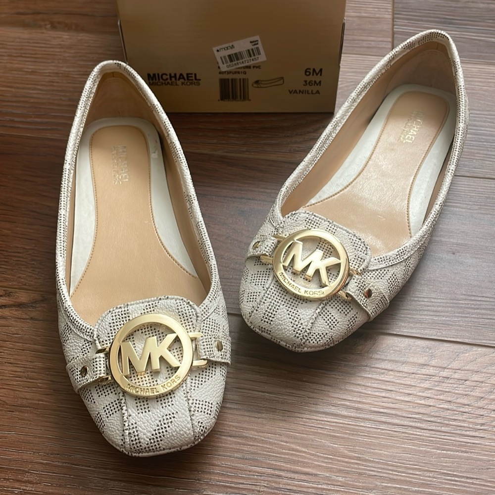 20% OFF Michael Kors vanilla loafer